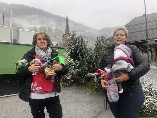 Melitta Pristovnik-Dullnigg und Helga Schlick und ihre Kolleginnen und Kollegen wollen beim Charity-Adventmarkt am 27. November 2021 alles corona- und regelkonform durchführen, und gleichzeitig auch schauen, dass wir möglichst viel Geld zugunsten der Kinderkrebshilfe zusammenkommt. (Archivfoto)