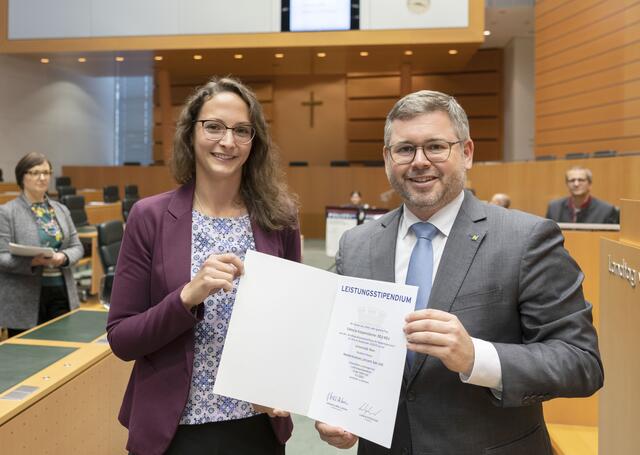 Viktoria Koppensteiner mit Landesrat Ludwig Schleritzko. | Foto: NLK Filzwieser