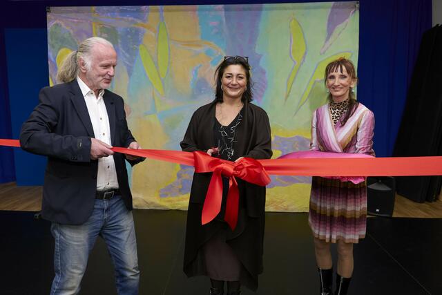 Wilo Kamenicky, Gründer und Leiter des Theater Heuschreck, Kulturstadträtin Veronica Kaup-Hasler (M.) und Anna Hnilicka, ebenfalls Gründerin und Leiterin des Theater Heuschreck. | Foto: PID/ Markus Wache