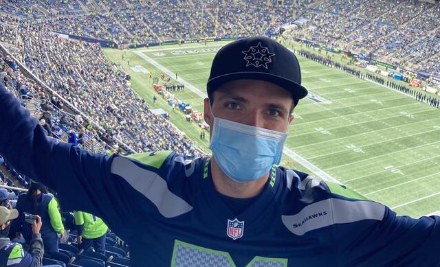 Benedikt Mühlbachler aus Tragwein im Stadion der Seattle Seahawks.