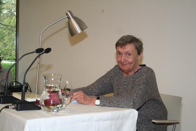 Christine Nöstlinger bei einer Lesung 2016 in der Gemeindebücherei Eichgraben.