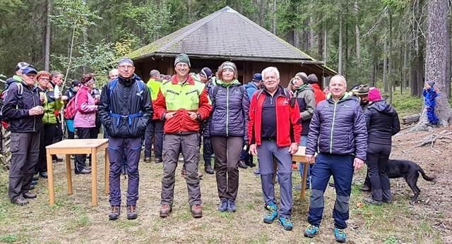 Auch die Naturschutzabteilung war beim Aktionstag mit Gerwin Heber (links) von der Baubezirksleitung vertreten; weiters im Bild: Martin Krondorfer, Michaela Bauregger sowie Walter und Jürgen Berger.