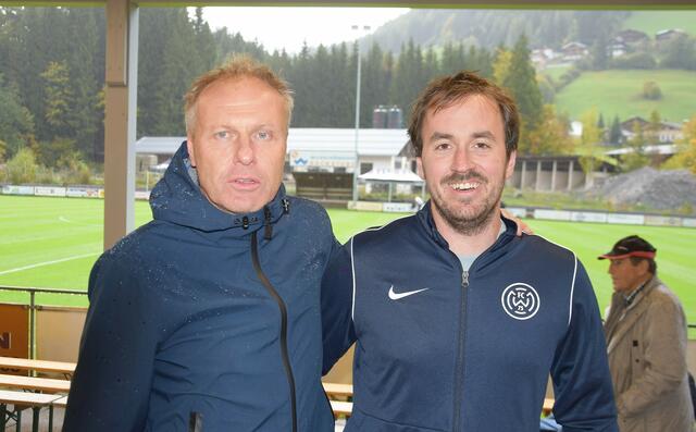 WSG Tirol Trainer Silberberger mit Wildschönau Obmann Christoph Zellner.