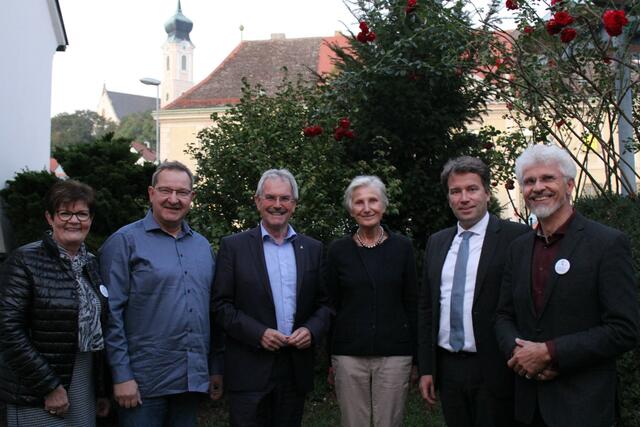 Ingeborg Pelzelmayer, BMM-Ehrenmitglied Karl Macho, Landtagspräsident Karl Wilfing,  Irmgard Griss, Johannes Kopf, Obmann Franz Schneider | Foto: Bewegung Mitmensch – Weinviertel