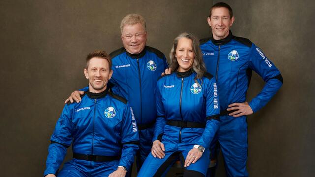 William Shatner und "seine Besatzung". Foto: BlueOrigin