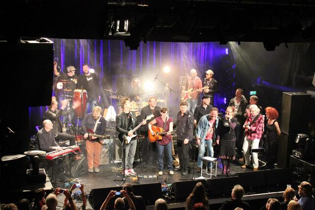 Bei "OllahHighLiegn" wird mit allen Musikern gejammt. | Foto: The Gang