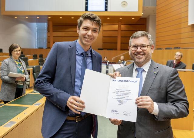 Philipp Högenauer mit Landesrat Ludwig Schleritzko