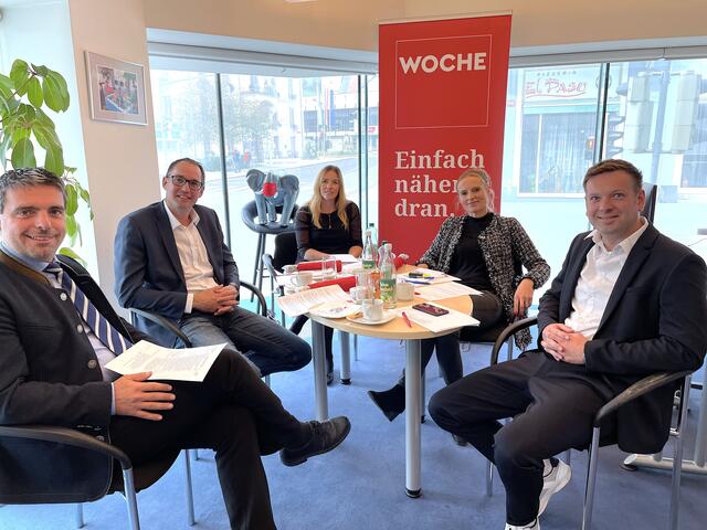 Das Jurykomitee bestand diesmal aus vier Vertretern: Christian Hollinger, Leiter der Wirtschaftskammer Regionalstelle Ennstal/Salzkammergut, Karl Hans Mayr von der Raiffeisenbank Liezen-Rottenmann-Trieben,
Lindsay Schreyer vom Vorjahressieger „Soziale Dienste Ennstal“ sowie Brigitte Wasmer vom AMS Liezen.