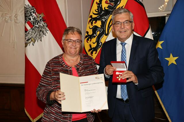 Direktorin Irmgard Mitterwallner erhielt das Große Verdienstzeichen des Landes Salzburg. | Foto: LMZ