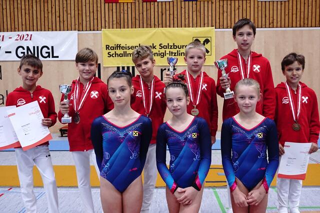 Vorne, von links: Mirabell Lobner, Leonie Laumer, Janina Albrecht
Hinten: Simon Hana, Maximilian Schachinger, Fabian Tröstl, Daniel Tröstl, Matteo Schinkovich, Tobias Tröstl | Foto: SV Gymnastics