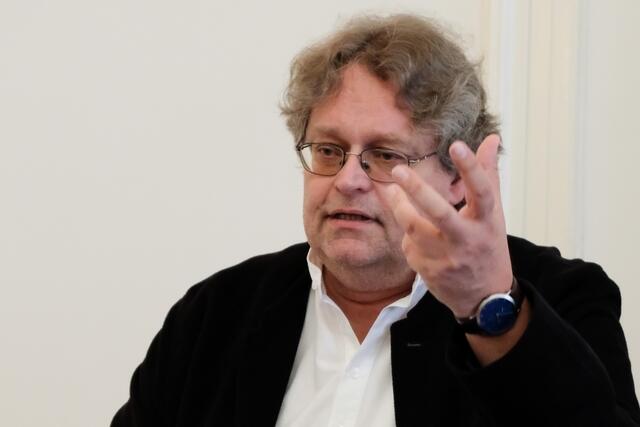 Peter Kolba, Obmann des Verbraucherschutzvereines: „Kurz als Täter hatte offenbar kein Interesse, dass das an einem 'Runden Tisch' aufgearbeitet wird."