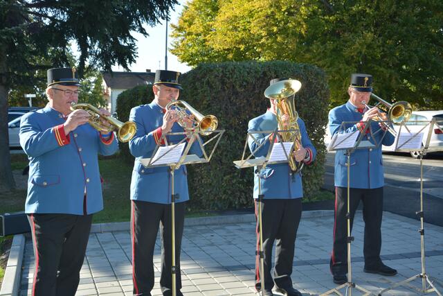 Und eine Abordnung der Werksmusikkapelle Borckenstein.