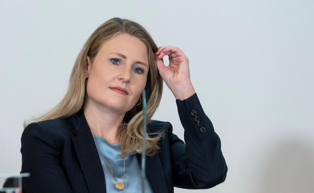 Der Vorwurf: Kurz habe über den damaligen Generalsekretär des Finanzministeriums, Thomas Schmid, den Ausbau der Nachmittagsbetreuung mit Rechtsanspruch verhindert. ÖVP-Familienministerin Susanne Raab hat das heute zurückgewiesen.