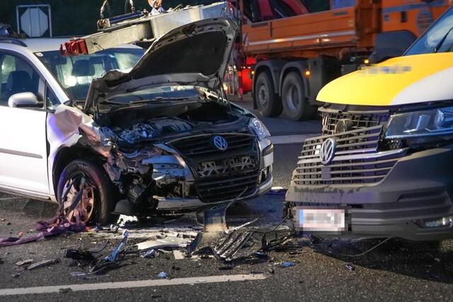 Beide Fahrzeuge wurden schwer beschädigt