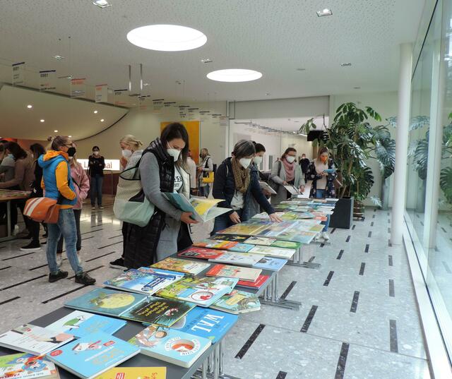Den TagungsteilnehmerInnen stand ein ausgewähltes Angebot an Fachliteratur zur Verfügung.