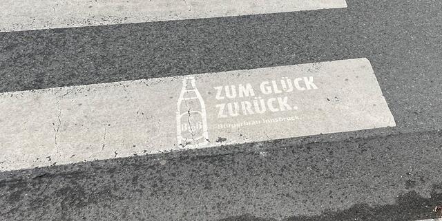 Werbung am Schutzweg ist nicht erlaubt.