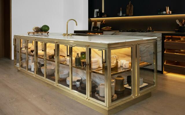 Die Kücheneinrichtungen im Showroom sollen berührt werden können, um sie wertschätzen zu können.