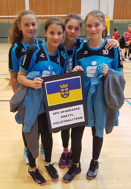 Die sportlichen Mädchen des SPU Sparkasse Volleyballteams Zwettl erlebten zwei spannende Wettkampf-Tage in St. Veit/Glan.