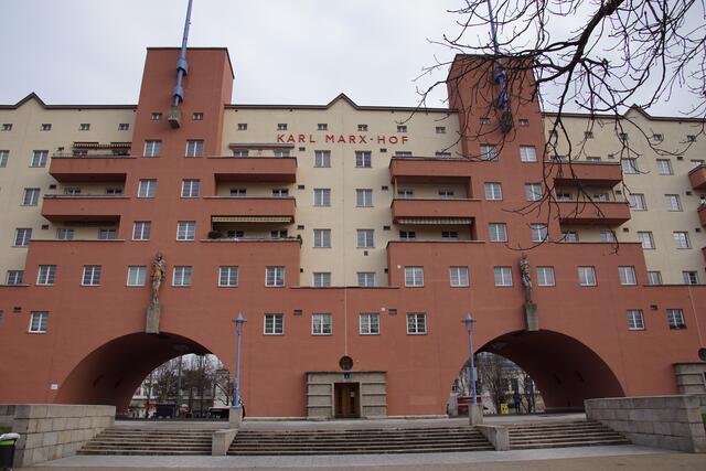 In den Wiener Gemeindebauten wohnen etwa 500.000 Menschen, also rund ein Viertel der Stadtbevölkerung.