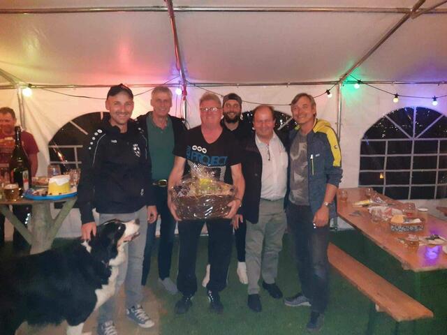 Beglückwünscht wurde auch Werner Reicher, er feierte vor kurzem seinen 60. Geburtstag.
