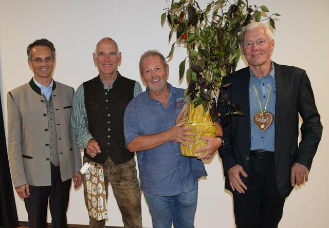 v.l.n.r. Direktor Wolfgang Falkensteiner mit Peter Prechtl, Helmut Frießnegg und Erwin Pichler.