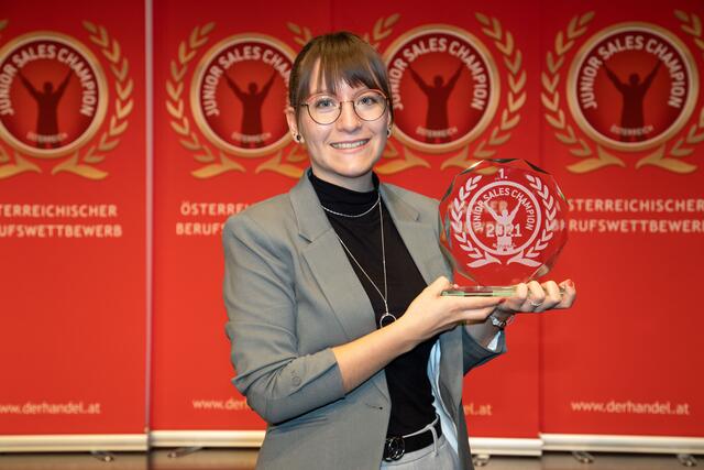 Tara Fuchs ist „Junior Sales Champion Austria 2021“.