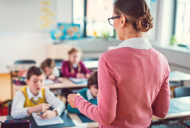 Wer in Österreich eine Schule betreiben will, muss sich an Auflagen halten und diese genehmigen lassen. | Foto: Kzenon - stock.adobe.com