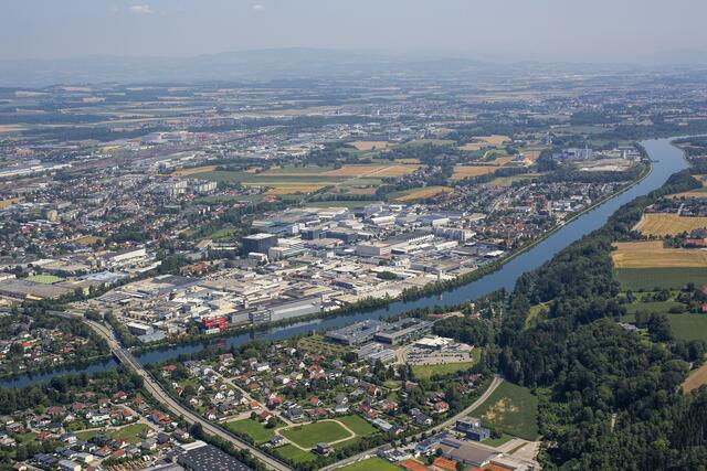 In der Pernau und in Thalheim stöhnen die Menschen unter den Gerüchen einer Recyclingfirma. | Foto: Stadt Wels/Kammerer