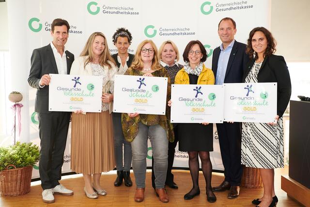 Vier Schulen im Bezirk wurden mit Gold für gesundheitsfördernde Arbeit ausgezeichnet.