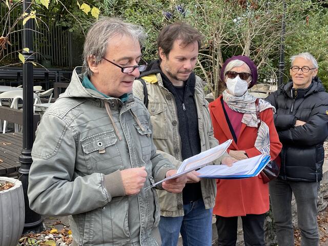 Erinnerungen an eine längst vergangene Zeit: Schriftsteller Rudi Widerhofer liest Peter Handke, der auch früh in den manuskripten veröffentlichte.