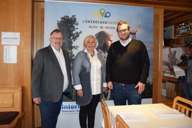 AR-Vorsitzende Christine Baccili (Mitte) mit dem neuen AR-Mitglied Stefan Kainz aus Kirchberg b.M. (rechts) und Geschäftsführer Georg Bachleitner (links). | Foto: entdeckerviertel