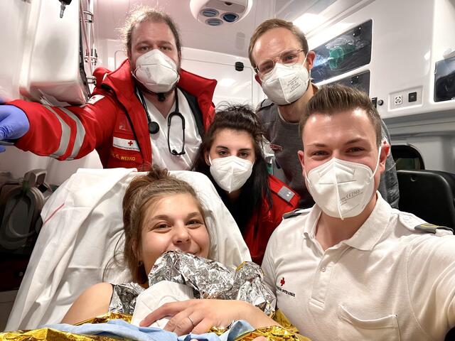 Geburt im Rettungsauto in Voitsberg mit Mama Elena und Tochter Adrijana