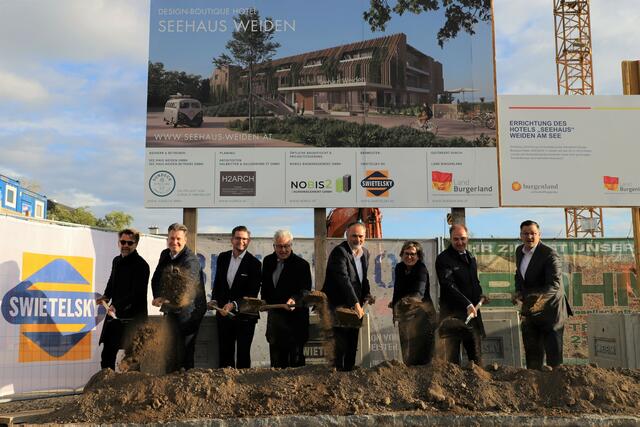 Nach Abriss des alten Gebäudes fand gestern der Spatenstich für das Design-Boutique Hotel "SEEHAUS WEIDEN" statt – die Eröffnung ist für Ostern 2023 geplant.
