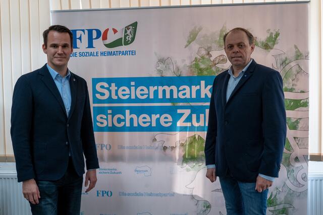 FPÖ-Landesparteisekretär Stefan Hermann (l.) sowie der geschäftsführende FPÖ-Bezirksparteiobmann Manfred Repolust fordern eine konsequente Aufklärung.