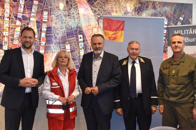 Positive Bilanz zu den Burgenländischen Impf- und Testzentren: Johannes Zsifkovits (Geschäftsführer Soziale Dienste Burgenland), Friederike Pirringer (Präsidentin Rotes Kreuz Burgenland), Landeshauptmann Hans Peter Doskozil, BR a.D. Johann Grillenberger (Präsident Arbeitersamariterbund Burgenland) und Militärkommandant-Stellvertreter Oberst Raimund Wrana