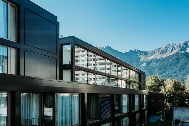 Unter der Devise "Alpin-urban" präsentiert sich Blackhome bei den Sillhöfen in Pradl.
