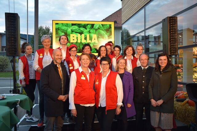 Die Mitarbeiter der neuen Billa-Filiale.