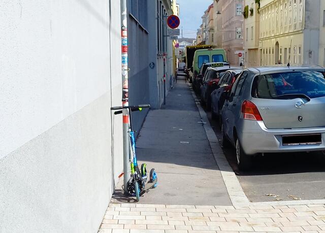 Kalvarienberggasse: Der Gehsteig soll verbreitert werden. | Foto: Grüne17