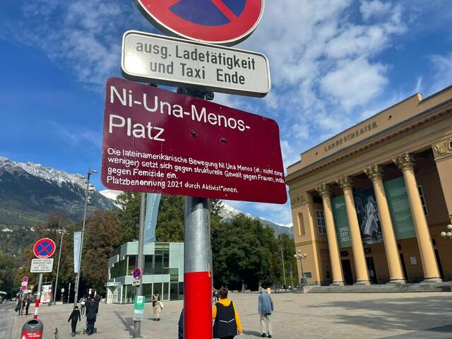 Die Bewegung „Ni Una Menos“ will mit der Kunstaktion ein Zeichen gegen Gewalt an Frauen setzen.