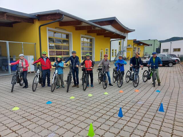 Beim ÖAMTC in Leibnitz wurde der sichere Umgang mit dem E-Bike geübt. | Foto: Hartinger