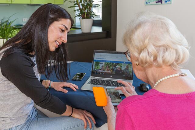 Das Salzburger Projekt "Handy, Laptop & Co. für soziale Teilhabe durch digitale Verbundenheit.