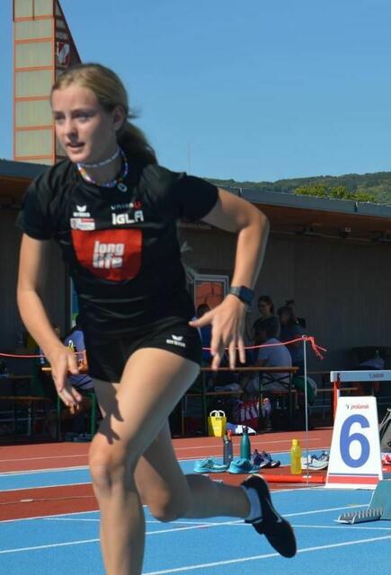 Jana Sophie Reisinger aus Eschenau zeigte bei den U16 Leichtathletik-Landesmeisterschaften und -Staatsmeisterschaften ihr Können.