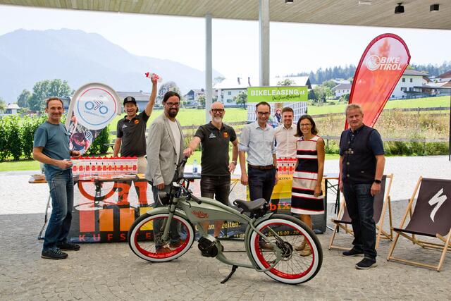 Beim Mobilitätstag in Münster konnten die Bürgerinnen und Bürger mitdiskutieren, Infos einholen und das ein oder andere "Bike" ausprobieren. | Foto: Alois Mair