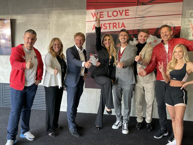 GF Klaus Kindl mit Christa Raggl-Mühlberger, Gerhard Kroiß, Aida und Alfred Enzensberger, Leo Hillinger, Ralf Möller, Stefanie Davis.   | Foto: BRS/Groiss Ulrike
