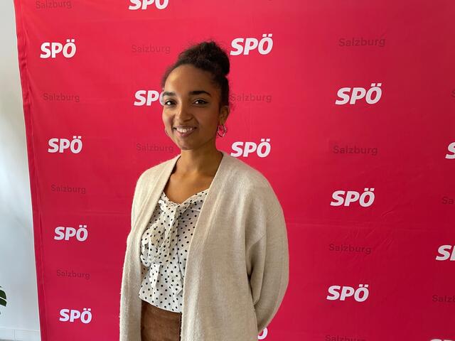 Sade Soyoye studiert Rechtswissenschaften in Salzburg und ist Mutter eines Sohnes. Seit 2021 ist die Vorsitzende der Jusos in der Stadt Salzburg.