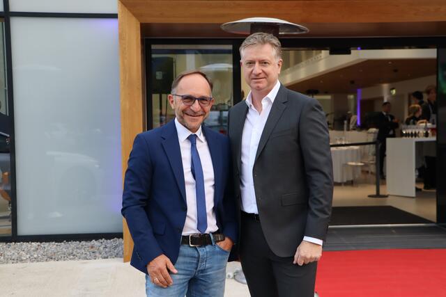 Michael Mayr, Inhaber und Geschäftsführer Autopark und Samuel Bucket, Head of Commercial Operations Volvo Car