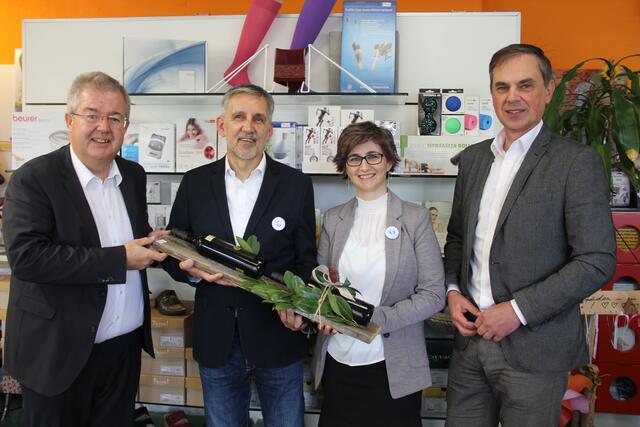 Bürgermeister Walter Zemrosser, Herbert und Elisabeth Sager, Amtsleiter Hubert Madrian