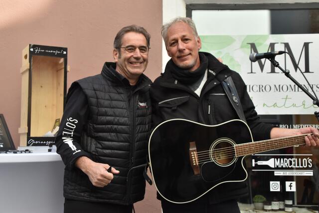 Bei der Eröffnung: Marcello`s-Geschäftsführer Markus Ties mit Unterhaltungsprofi Martin Lochner.