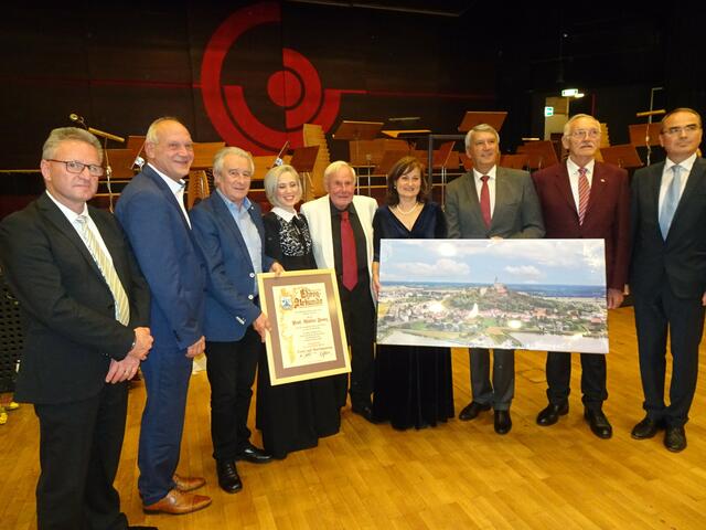 Bewegender Abschied: Barna Kiss, Wolfgang Sodl, Willi Pammer, Nora Lackner-Bognar, Walter Franz, Andrea Glatter, Vinzenz Knor, Gerhard Krammer, Gilbert Lang (von links).
