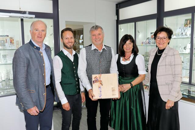 WKO RSO-Stv. Werner Jost, Sohn Dominic Hafner, Heinz und Susanne Hafner, Spartensprecherin Michaela Schramm-Waidacher